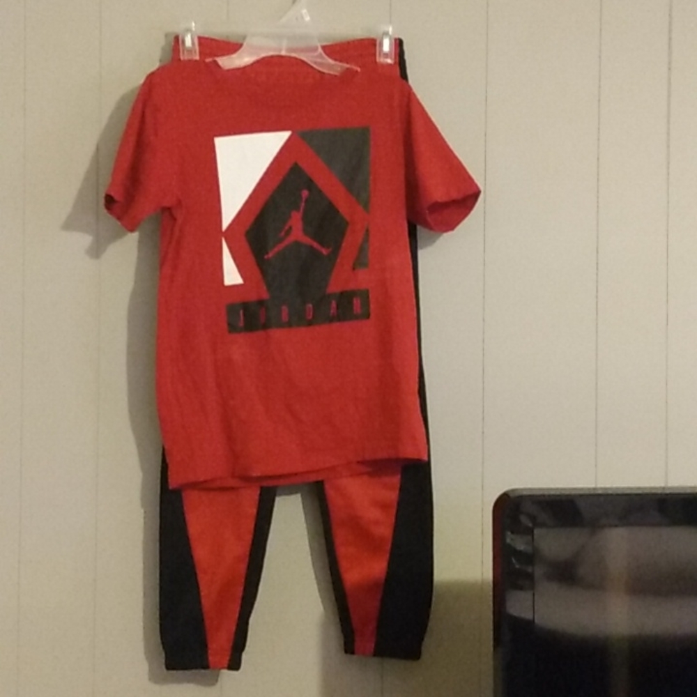 red jordans set